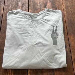 Men’s ✌🏼sign T-shirt. Size XXL